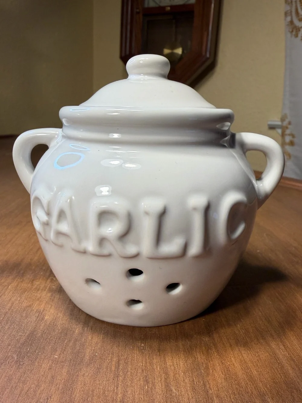 White Ceramic Garlic Keeper with Lid, Aeration Holes & Handles 4.5